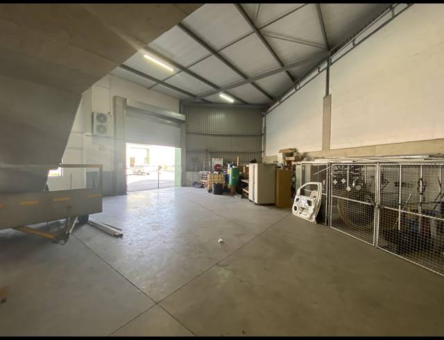 348M² WAREHOUSE TO LET IN CORNUBIA